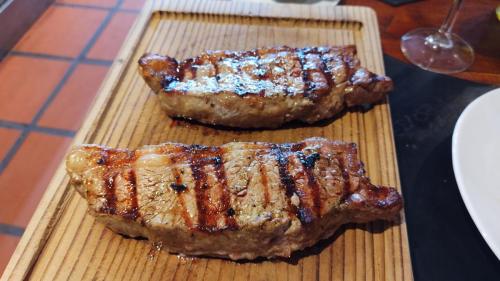 Y no quedó nada de este bife chorizo. Ojo, que es UNO dividido en dos