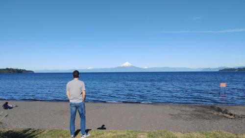 Lago Llanquihue desde Frutillar, con el volcán Osorno de fondo